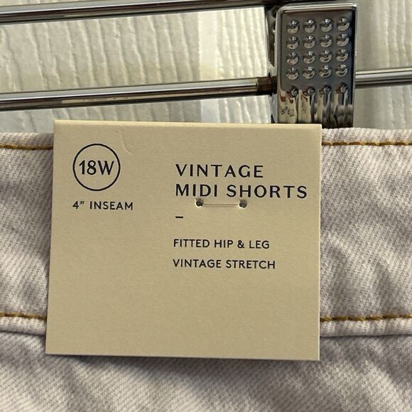 NWT Universal Thread High-Rise Vintage Midi Jean Shorts Cut Off Raw Hem Size 18W - Picture 7 of 16